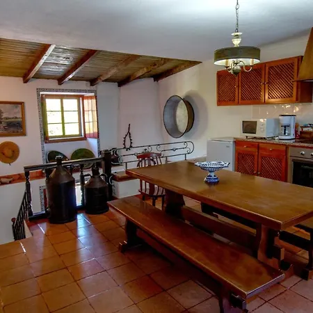Charming House In With Shared Pool Casa vacanze Porto de Mós